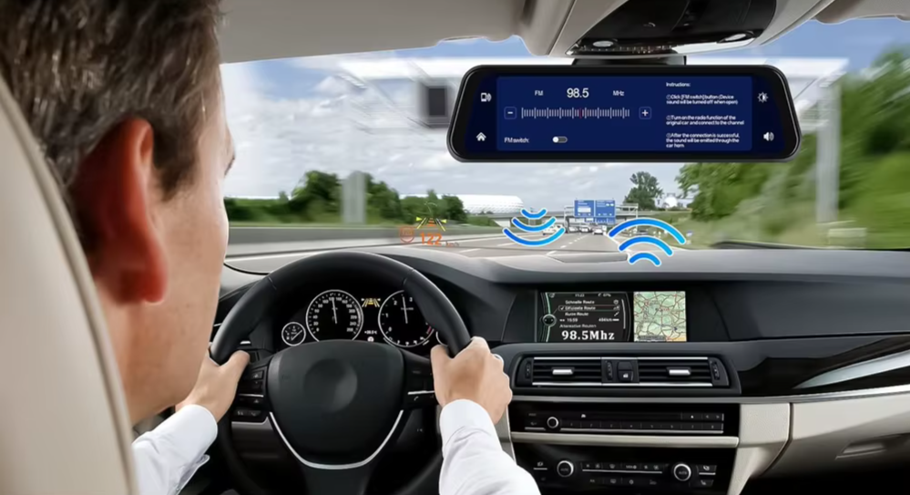 man driving with a smart rearview 4k mirror car cam